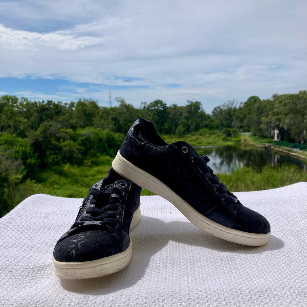 Guess Black Logo Print Lace-Up Sneakers Size 7.5